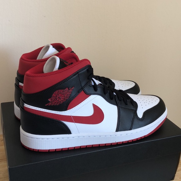 NIKE AIR JORDAN 1 MID SNEAKERS - Picture 2 of 10